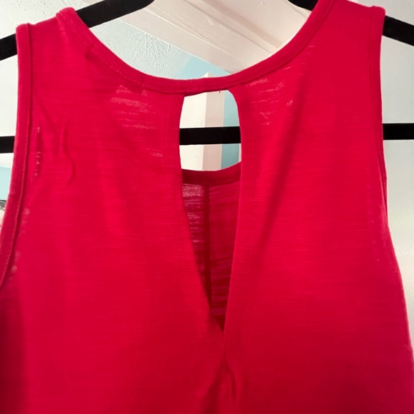 Red tank size extra small. Mercantile - Picture 4 of 8